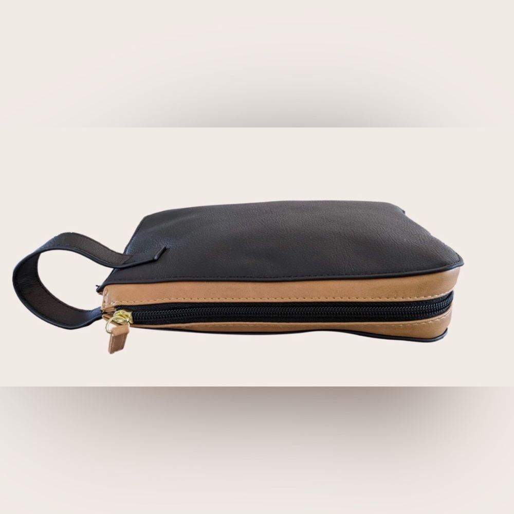 BVLGARI for Emirates Black Pebbled Leather Pochette Wristlet⭐️Italian Luxury - Picture 3 of 13